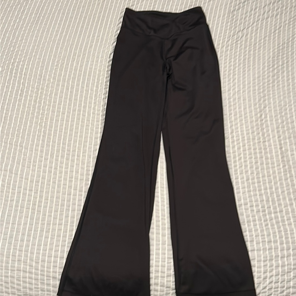 Black Aeropostale crossover waist flare leggings